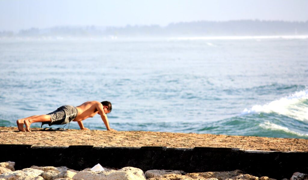 100-push-ups-a-day-considerations-and-risks