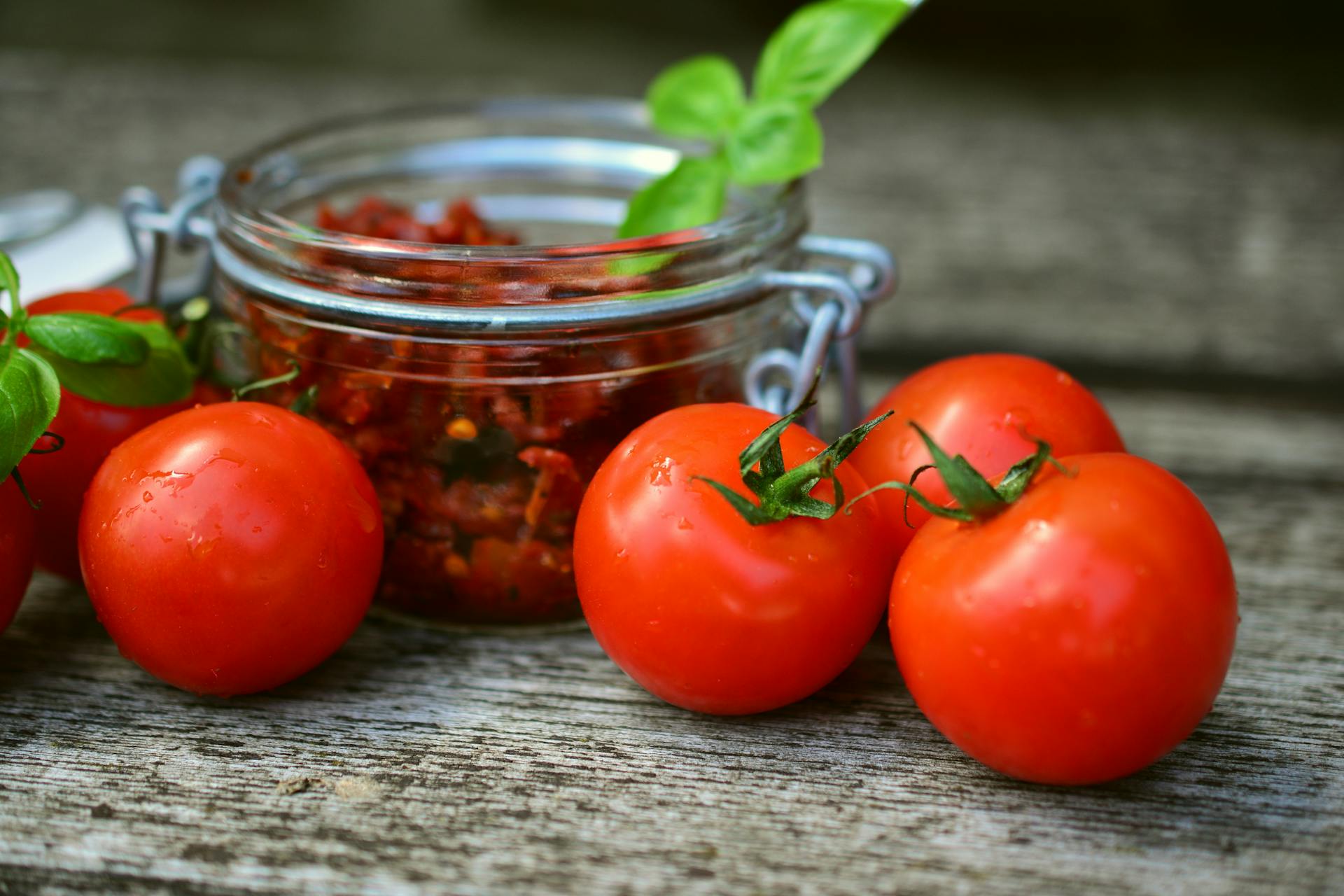 Tomatoes: Nutrients and Health Benefits of Tomato